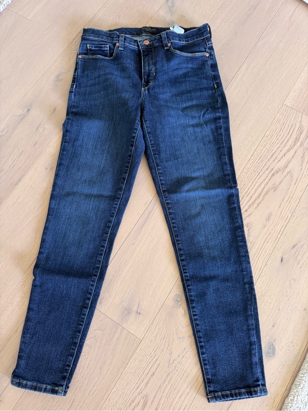 Banana Republic Skinny Jeans – Medium/Dark Wash – Size 28/6